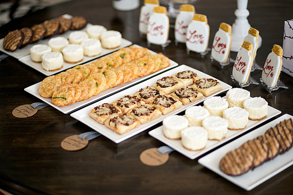 modern wedding desert table