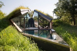 Underground House Encased in Glass Offers a Modern take on Native American Pit House