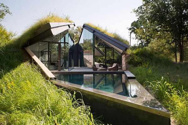 Underground House Encased in Glass Offers a Modern take on ...