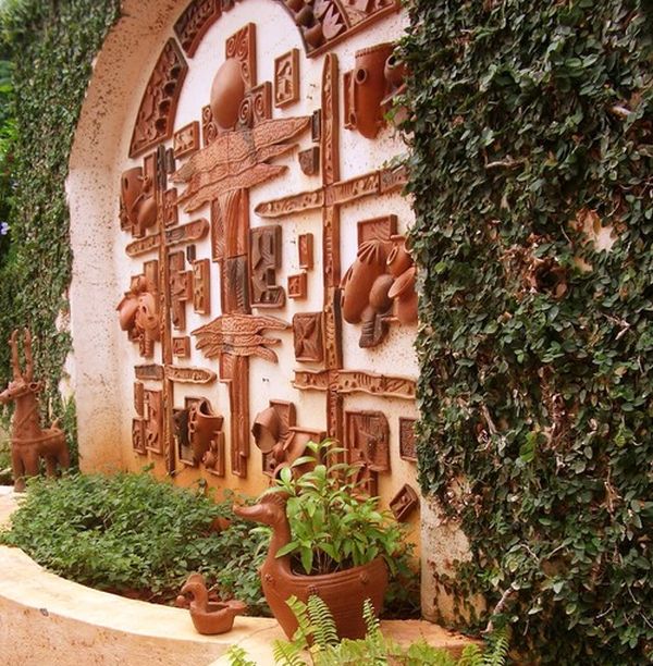 Amazing terra-cotta 3D mural wall gives the garden an artistic and earthen touch