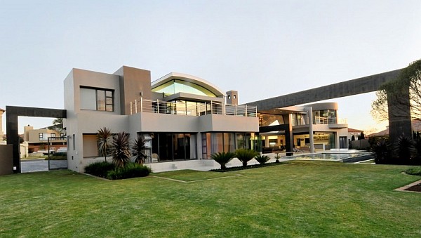 Dazzling Modern South African Home Charms With Elegant 