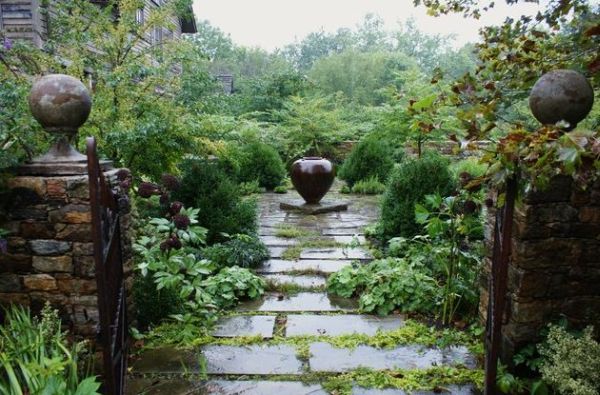 Elegant way to bring in some lovely symmetry to your backyard