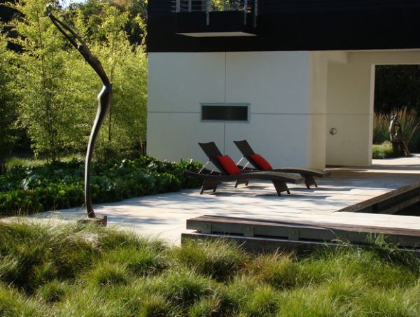 Garden art installation that is a minimalist's delight