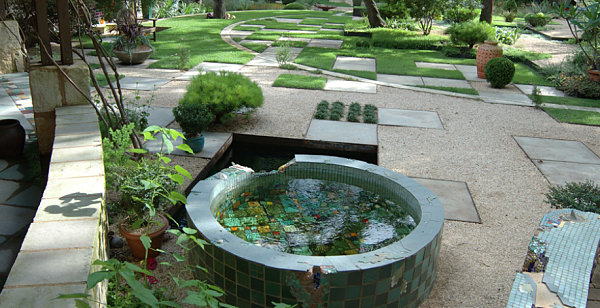 Gravel, stepping stones and grass