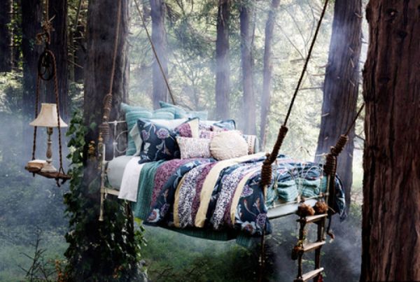 Hanging bed design that promises a romantic getaway from the world below