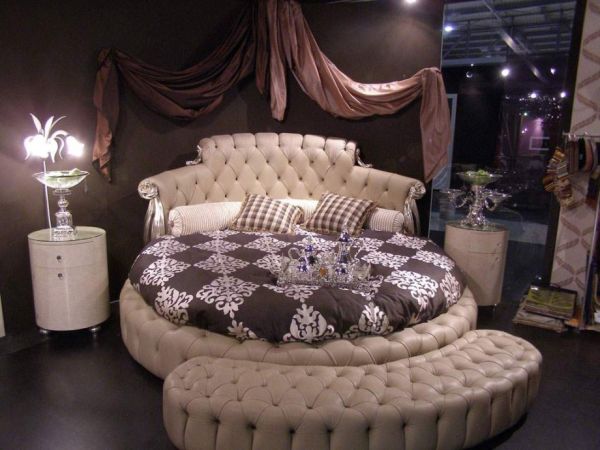 Lavish and luxurious bedroom design using a round bed