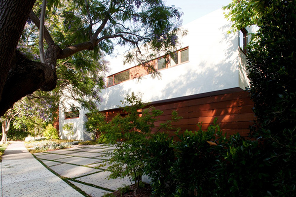 Los Angeles Residence - concrete alleys