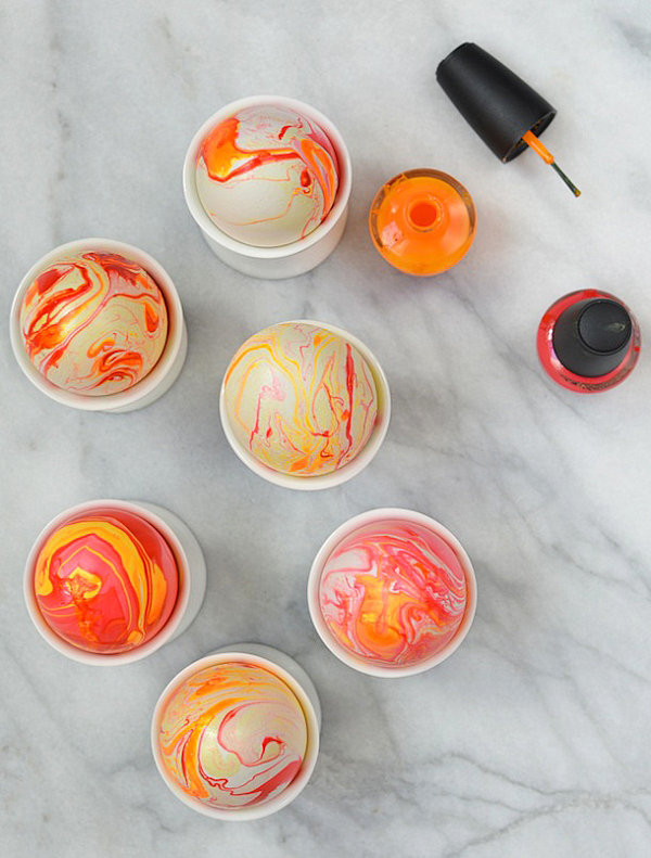 Marbleized Easter egg DIY project