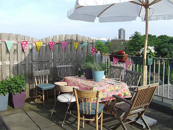 Party banner for outdoor entertaining