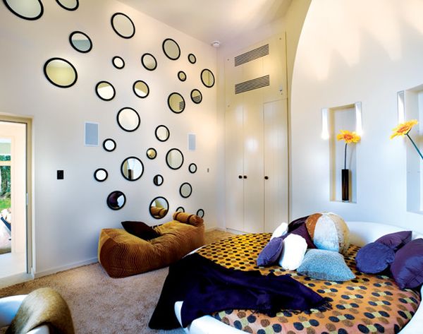 Round bed and circular mirrors on the walls help bring back the 70s in style!