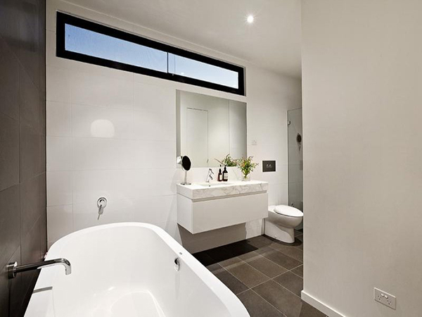 melbourne home 12 - fancy bathroom