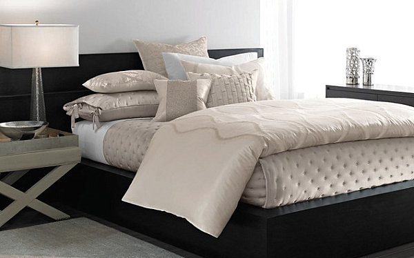 Black lacquered bed