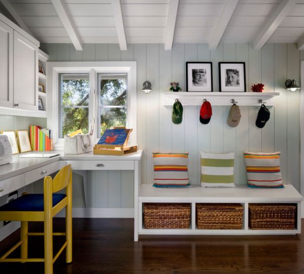 Boys' bedroom with a desk layout