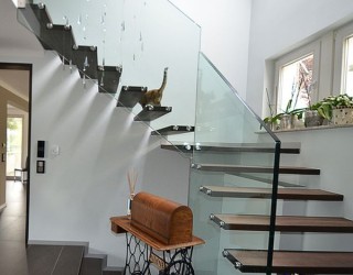 Suspended Style: 32 Floating Staircase Ideas For The Contemporary Home