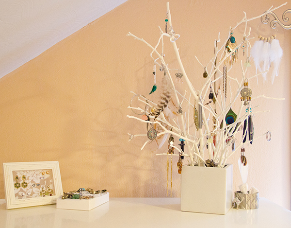 DIY Jewelry Organizer - Jewelry Tree2