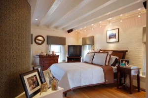 Gorgeous Track Lighting For Contemporary Bedroom 300x199 