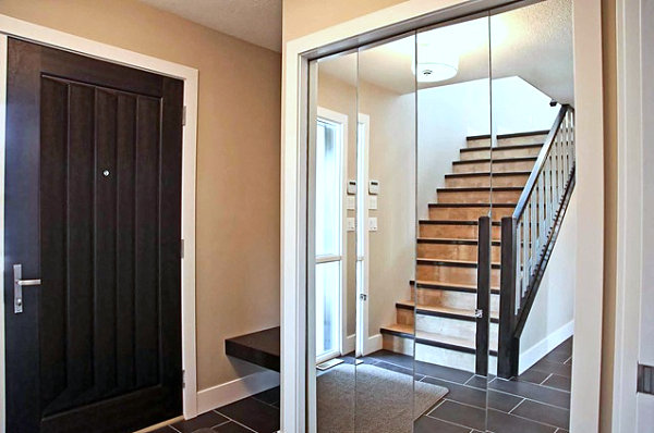 Mirrored closet doors add depth in an entryway