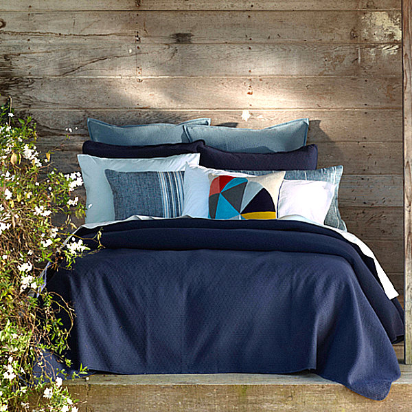 Sustainable bedding in shades of blue