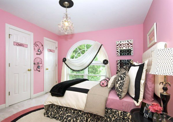 Black, white and pink combine to create a stylish and modern girls' bedroom