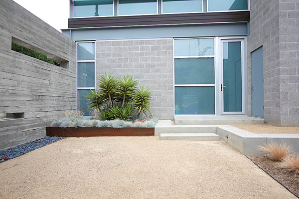 Clearly defined spaces in a modern yard