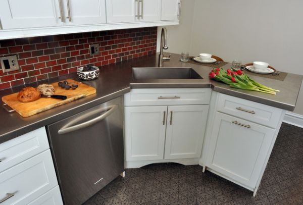 Dishwasher right next to the corner sink can be hard to work with at times