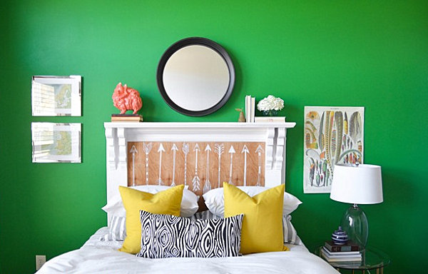 Emerald green bedroom with vintage style