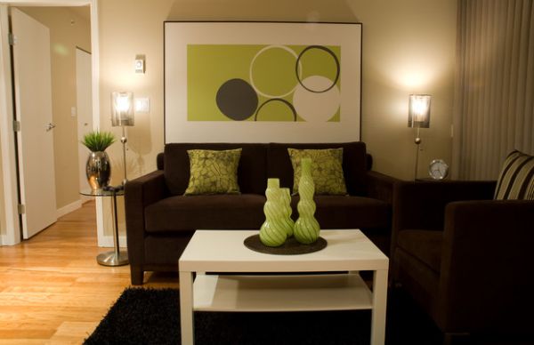 Green accents appear far more appealing with the right lighting