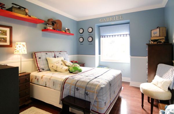 Light and dark blue are combined to create two-toned walls that make a lovely backdrop for kids' bedroom