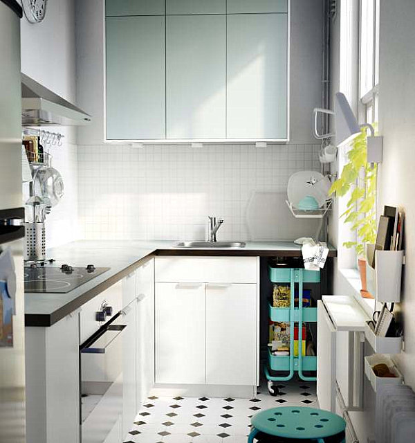 Minty accents in a vintage-meets-modern kitchen