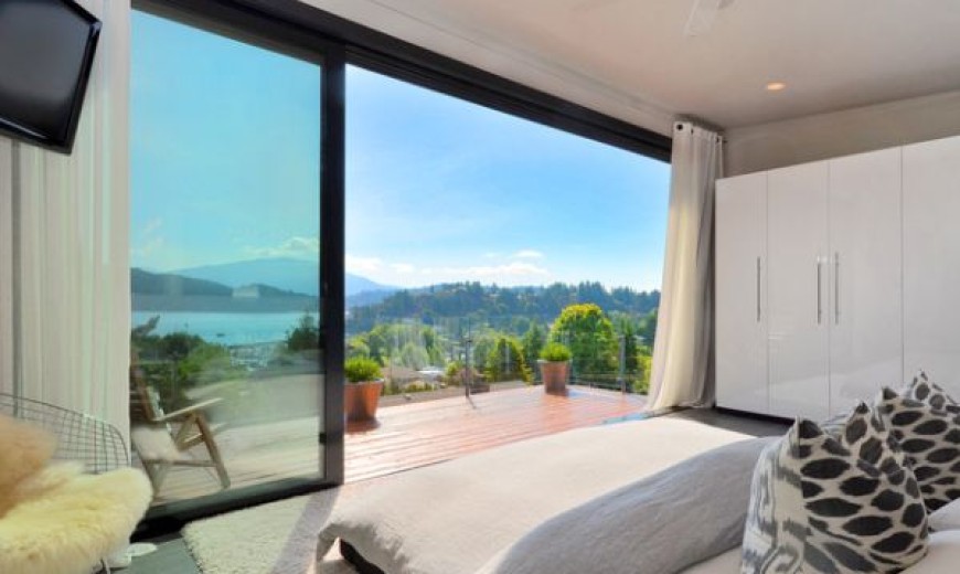 30 Modern Curtains to Adorn Your Sliding Glass Doors in Style