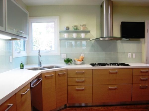 Sleek and ergonomic modern kitchen with corner split sink