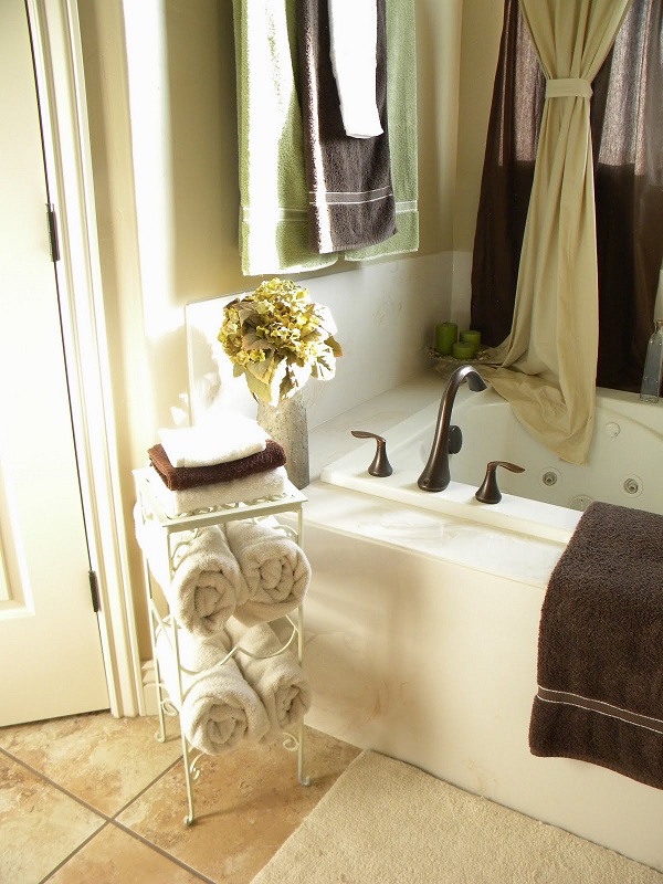 5 Chic Bathroom Towel Rack Decorating Ideas for a Stylish Upgrade!