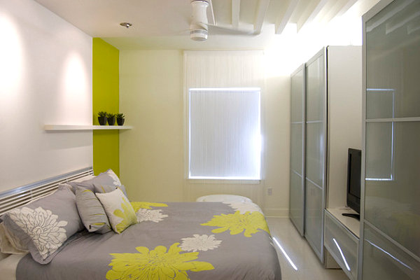 Yellow-green details in a modern bedroom