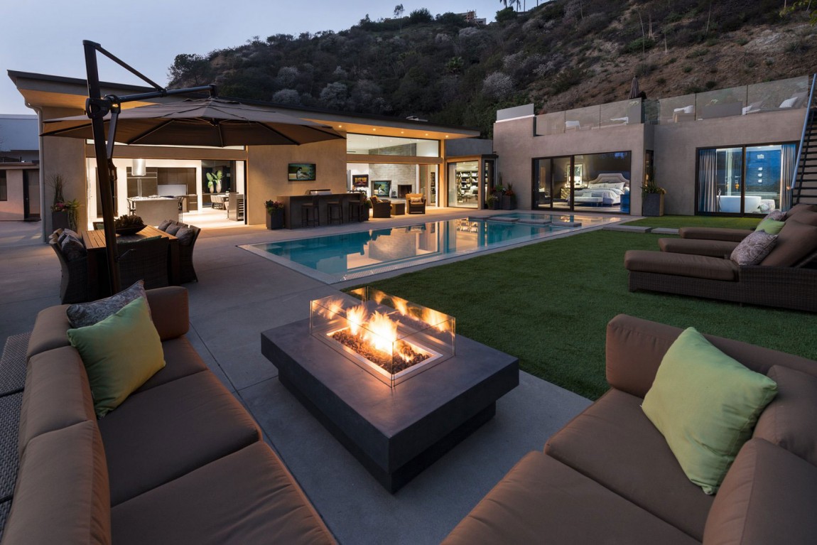 Exclusive Beverly Hills Residence Offers Lovely Terrace Views And