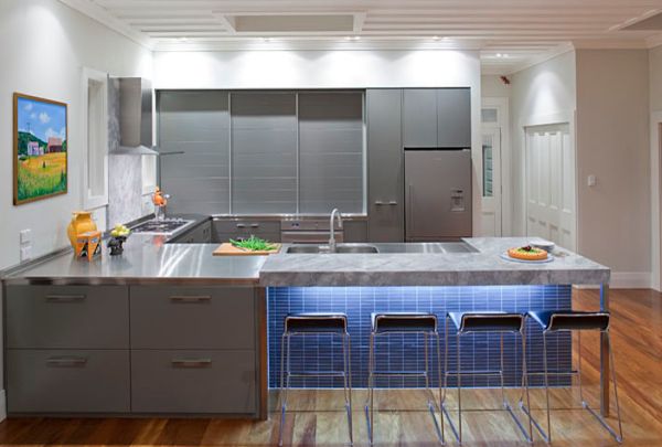 A hint of blue for the sleek kitchen in grey