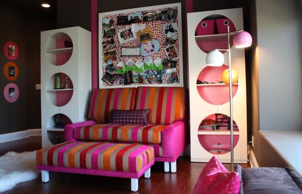 Chic pre-teen bedroom in orange, chocolate and fuchsia