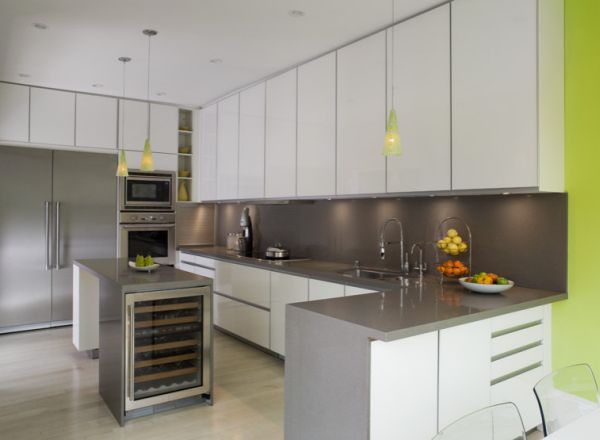 Ergonomic kitchen in gray with stylish pops of green