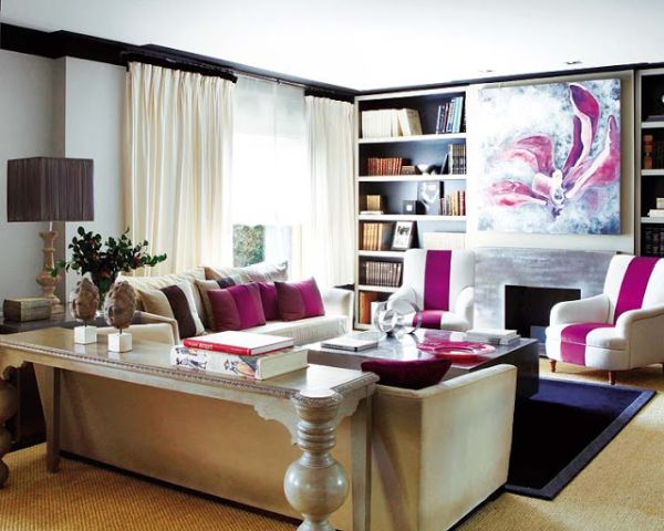 Gorgeous modern living room seems to paint a tribute to fuchsia