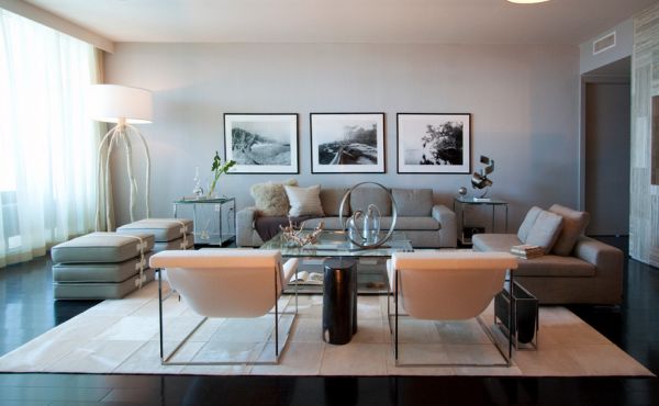 How to decorate with black and white photographs