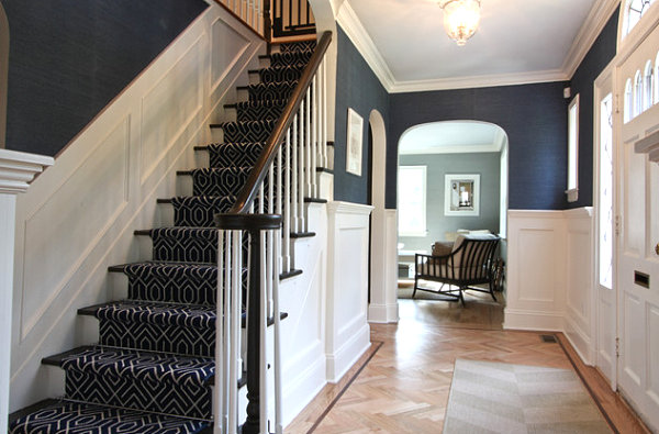 Navy foyer celebrates coastal style