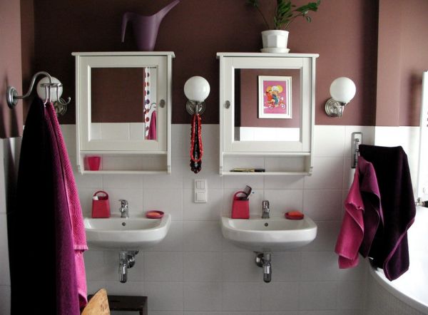 Purple and fuchsia touches to a contemporary bathroom in white