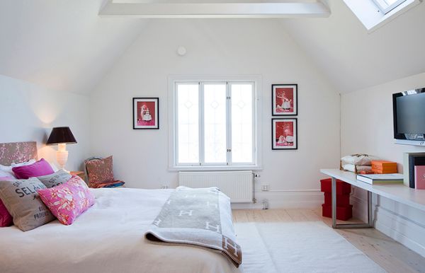 Simple and stylish way to add touches of fuchsia and red to the bedroom