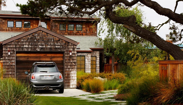 Stepping stones and grasses in a front yard