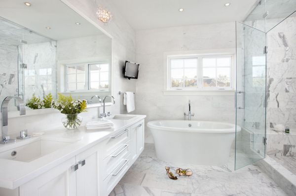 White and gray combination in the bathroom exudes luxury and richness