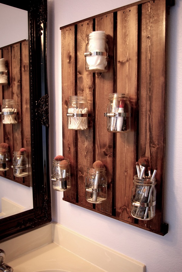 Wood palette mason jar organizer
