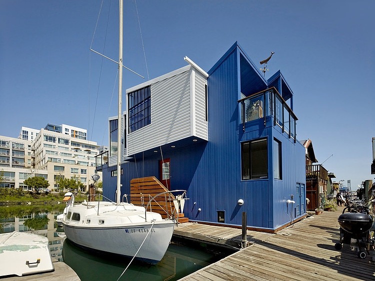 floating house boat