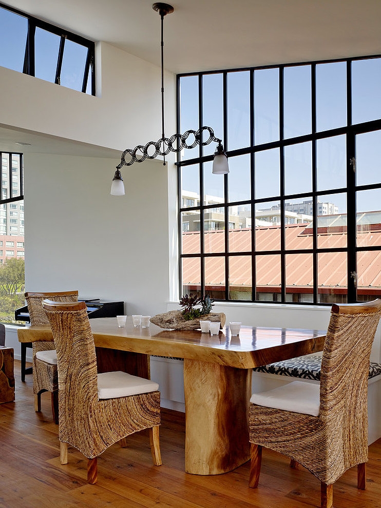 houseboat dining area