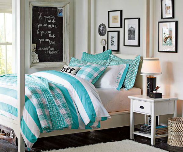 Aquamarine and white make a chic and soothing color combination