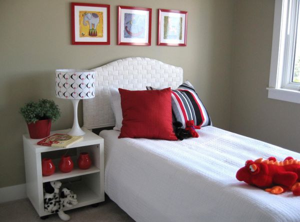 Audacious red set against white and striped pillow cushions do the trick here