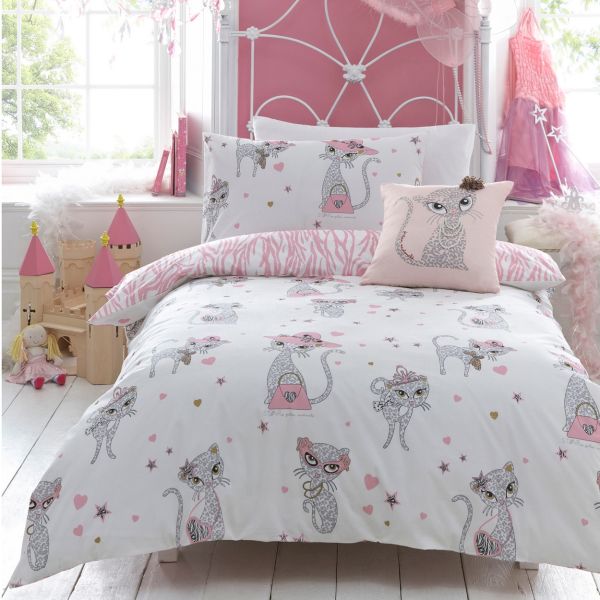 Girls' bedding with a hint of pink and a cute motif sports a stylish look